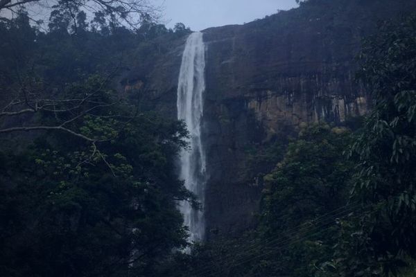 ella diyaluma falls sri lanka